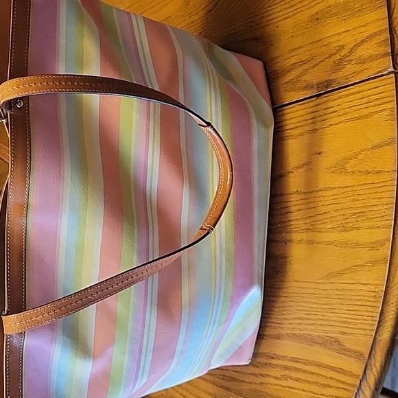 Coach purse - Picture 2 of 5